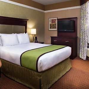 1 QUEEN BED NON SMOKING